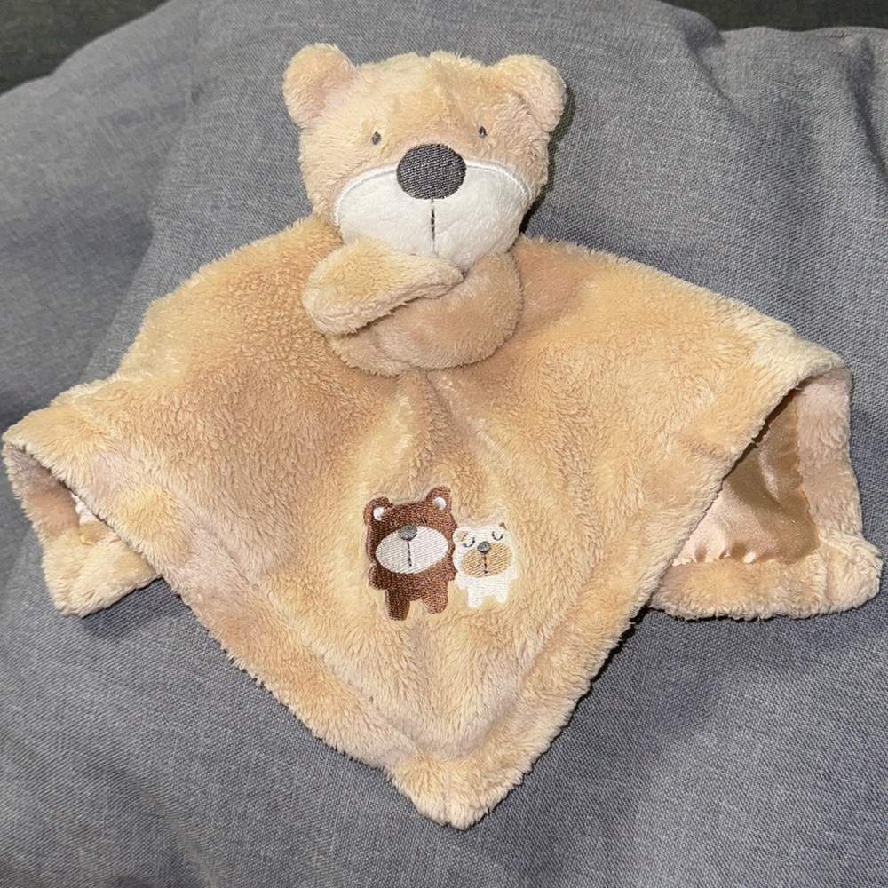 Closet BLOWOUT! Find a way to save!  ALL offers on items $15 + considered. - Picture 14 of 17